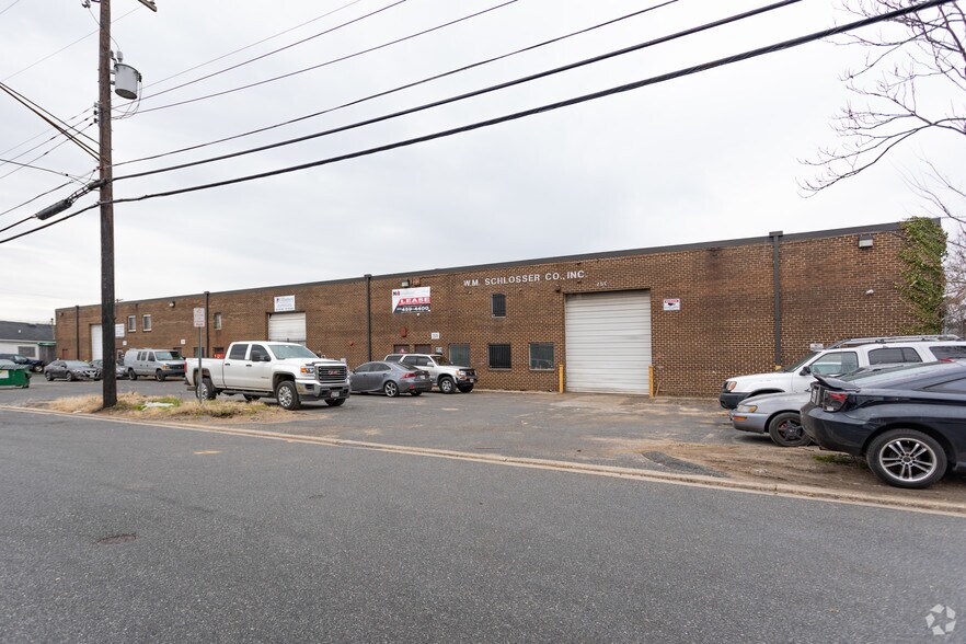More Photos Of 2504-2506 51st Ave, Hyattsville Warehouse For Lease