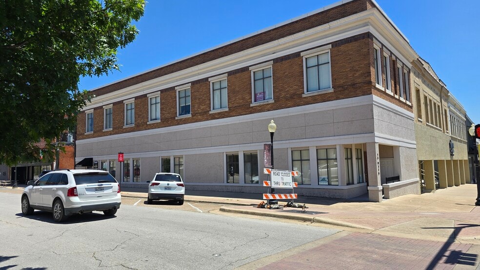 More Photos Of 1 E Central Ave, Temple Office For Lease