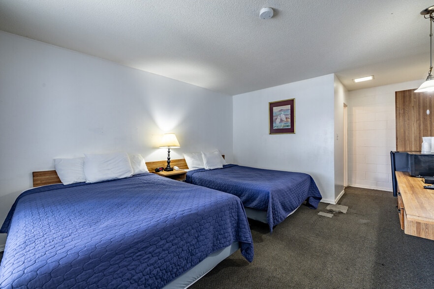 More Photos Of 440 E A St, Casper Hotel For Sale