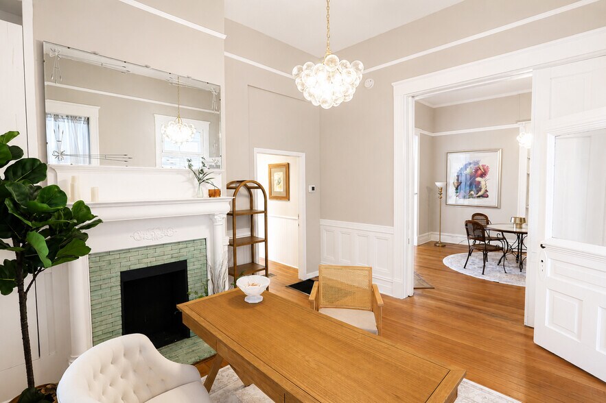 More Photos Of 700 W Garden St, Pensacola Freestanding For Lease