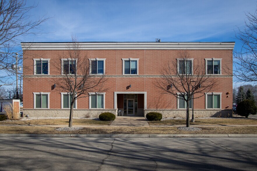 More Photos Of 204 E Prairie, Marengo Business Park For Lease