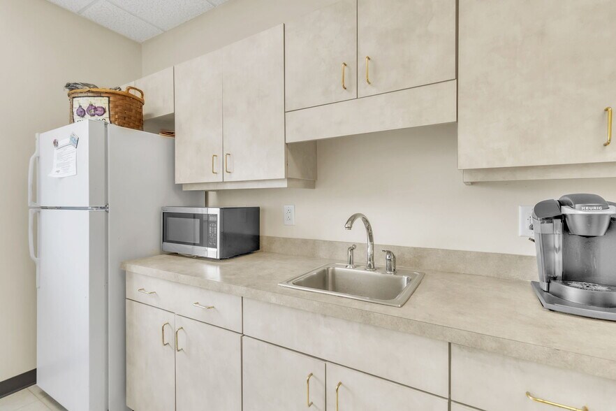 More Photos Of 2035 Valleygate Dr, Fayetteville Medical For Sale