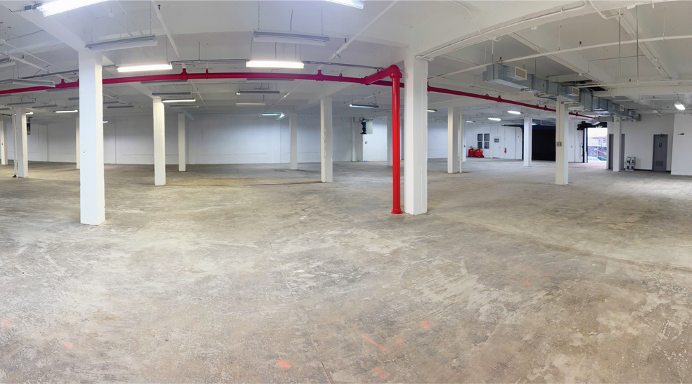More Photos Of 32-31 57th St, Woodside Warehouse For Lease