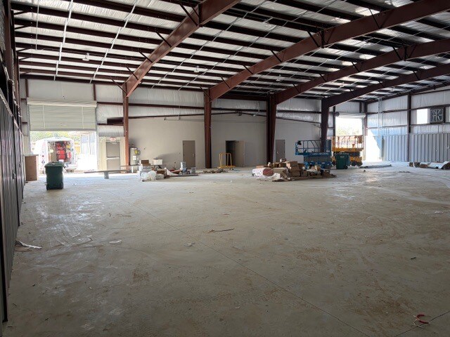 More Photos Of 1534 US-190, Port Allen Industrial For Lease