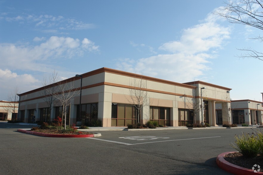More Photos Of 2208 Plaza Dr, Rocklin Office For Lease