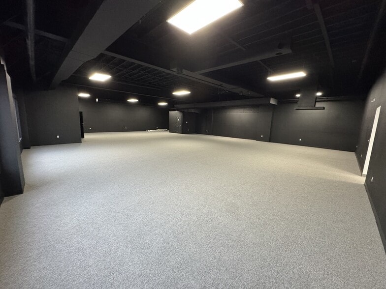 More Photos Of 1101 5th Ave, Coraopolis Office For Sale