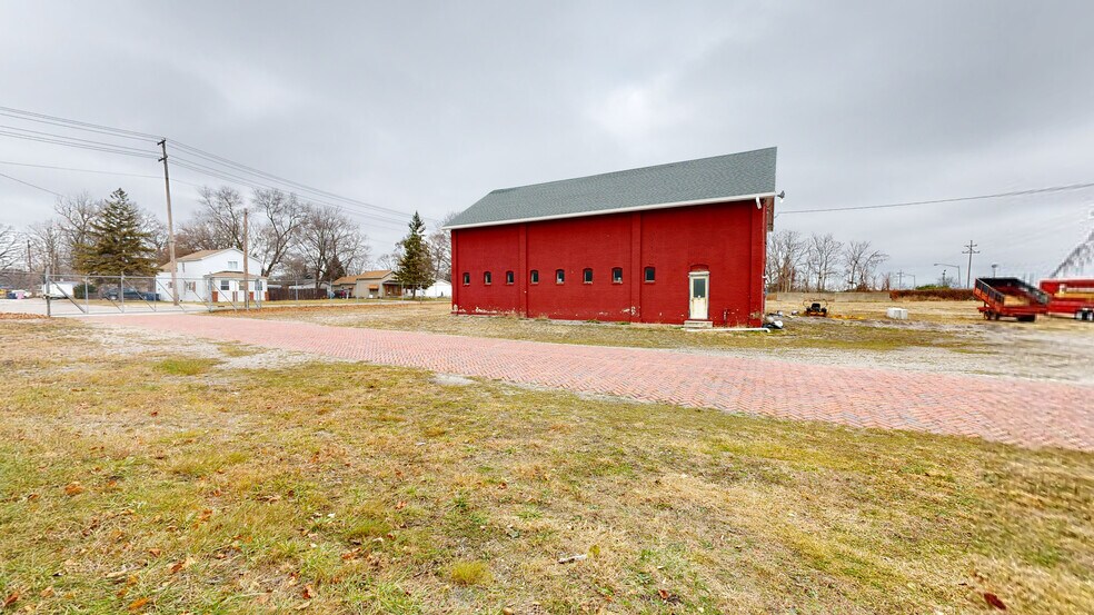 More Photos Of 801 S Henry St, Bay City Distribution For Sale