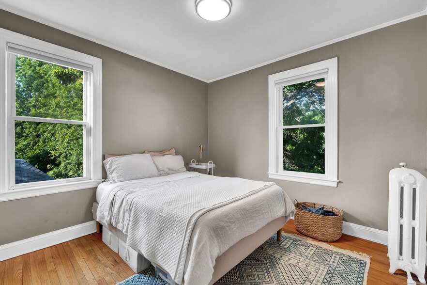 More Photos Of 28 Whitney St, Hartford Apartments For Sale