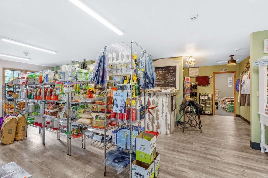 More Photos Of 22525 SW Stafford Rd, Tualatin Warehouse For Sale