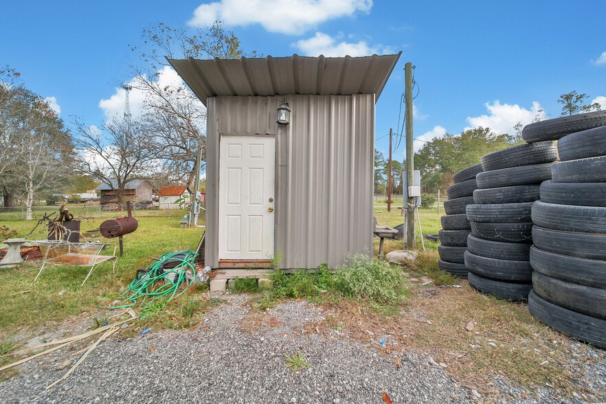 More Photos Of 22725 Lost Lake Dr, New Caney Light Distribution For Sale