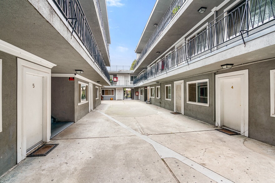 More Photos Of 6812 11th Ave, Los Angeles Apartments For Sale