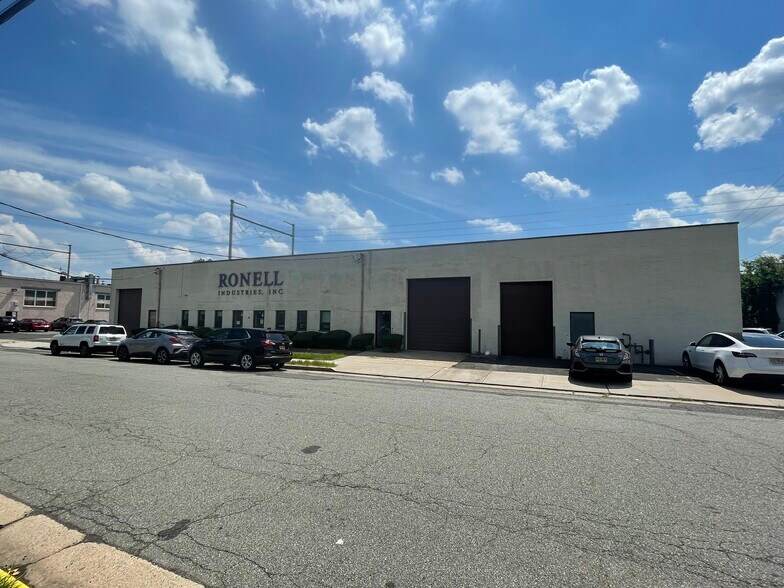 More Photos Of 300 Cox St, Roselle Industrial For Sale