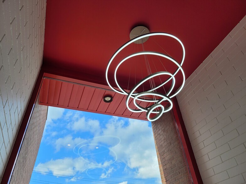 More Photos Of 1680-1690 Woodward Dr, Ottawa Office For Lease