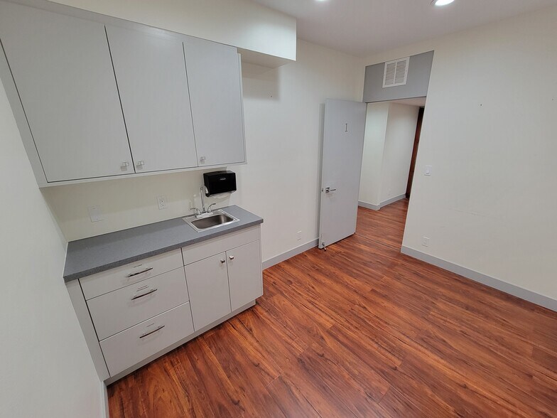 More Photos Of 3231 Waring Ct, Oceanside Medical For Sale