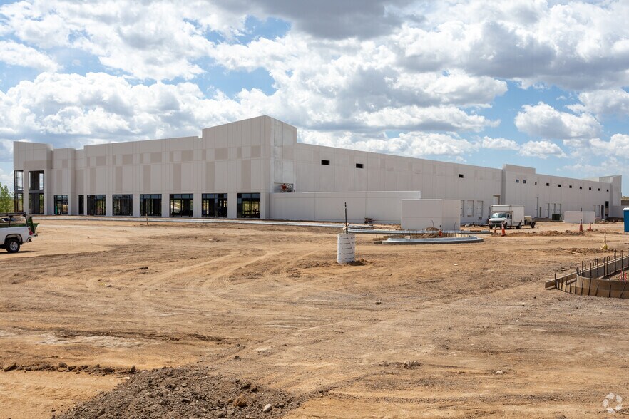 More Photos Of 15030 Compark Blvd, Parker Warehouse For Lease