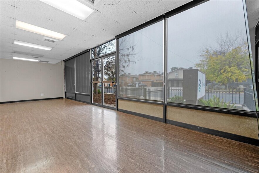 More Photos Of 1027 W Murray Ave, Visalia Service For Sale