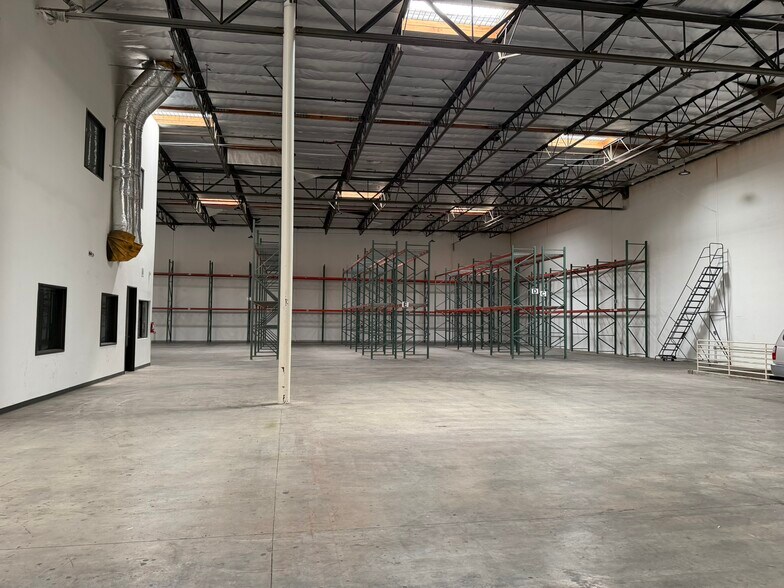 More Photos Of 17232 Railroad St, City of Industry Warehouse For Lease