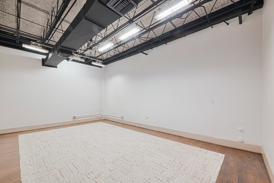 More Photos Of 1920 N Memorial Way, Houston Loft Creative Space For Lease