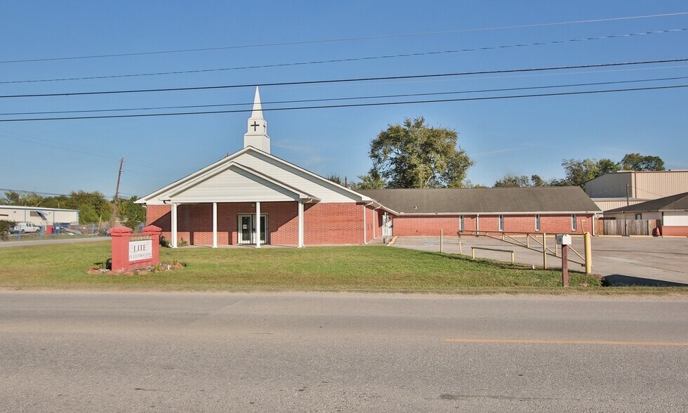 More Photos Of 14000 Chrisman Rd, Houston Religious Facility For Lease