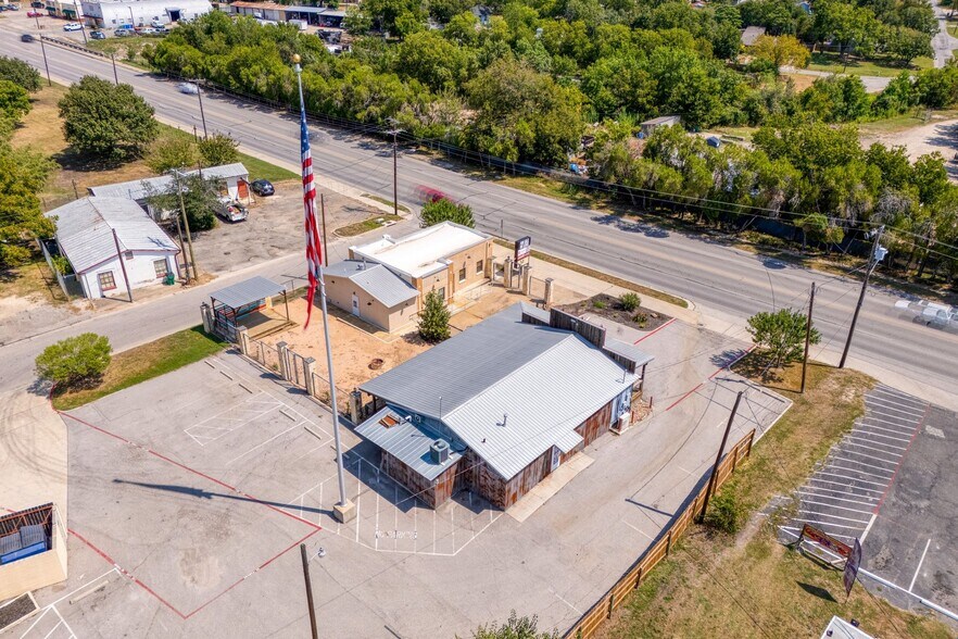 More Photos Of 1119 N Main St, Taylor Convenience Store For Sale