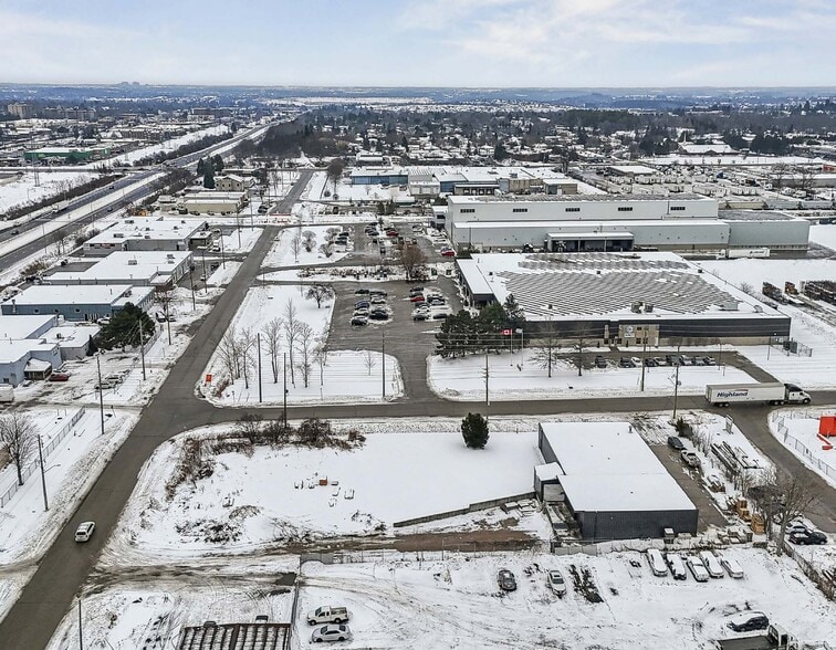 More Photos Of 11 Massey Rd, Guelph Flex For Sale