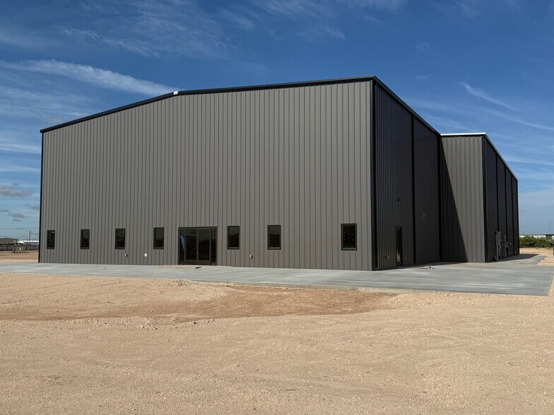 More Photos Of 1602 S Midkiff Rd, Midland Warehouse For Lease
