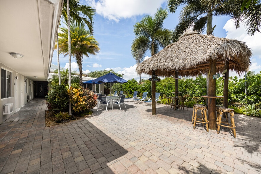 More Photos Of 2648 NE 32nd St, Fort Lauderdale Hotel For Sale