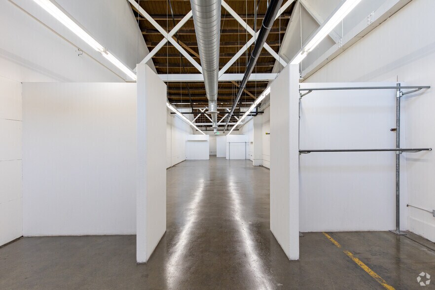 More Photos Of 3040 E 12th St, Los Angeles Warehouse For Lease