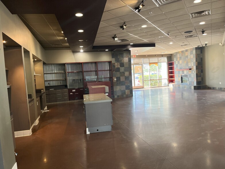 More Photos Of 303 S Water St, Henderson Office For Sale