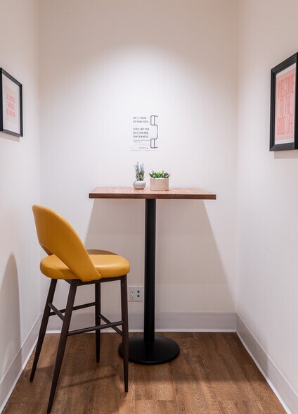 More Photos Of 180 Dundas St W, Toronto Office For Lease