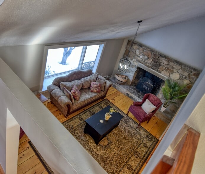 More Photos Of 27 Route 25, Plymouth Hospitality For Sale