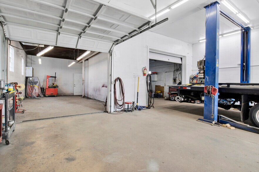 More Photos Of 2514 Pine Ave, Niagara Falls General Retail For Sale