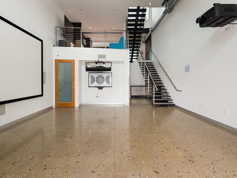 More Photos Of 215-237 California St, El Segundo Loft Creative Space For Sale