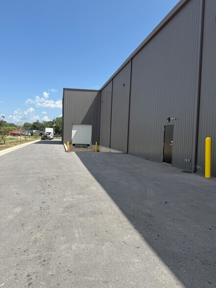 More Photos Of 282 W Hudson Rd, Rogers Flex For Lease