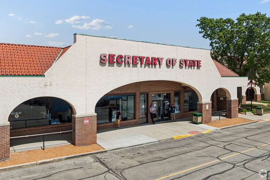 More Photos Of 401-499 Lake Cook Rd, Deerfield Storefront For Lease