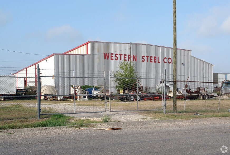 More Photos Of 105 Villa Dr, Corpus Christi Manufacturing For Lease