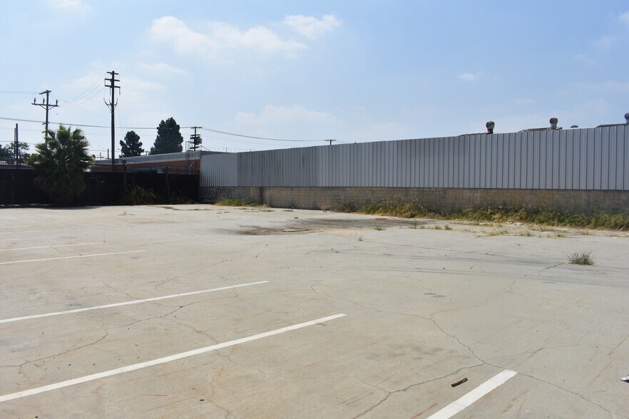 More Photos Of 228 E 57th St, Los Angeles Land For Lease