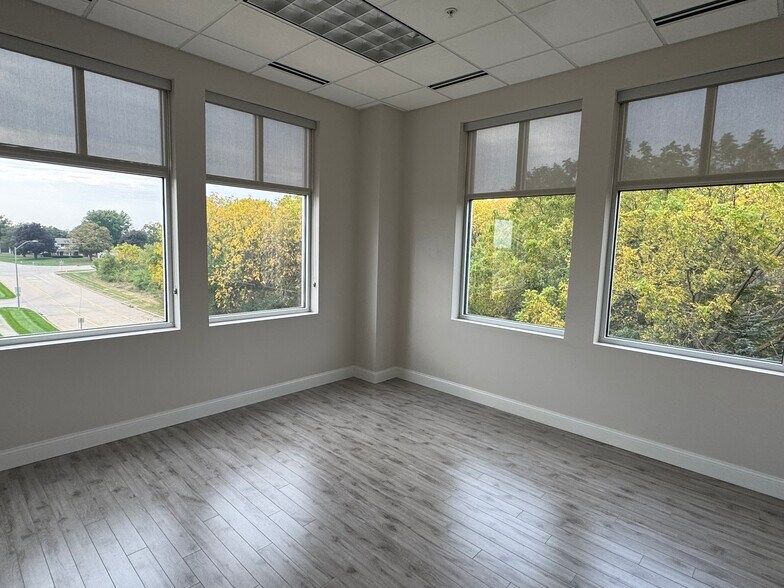 More Photos Of 1045 76th St, West Des Moines Office For Lease