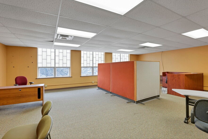More Photos Of 300 E Auburn Ave, Springfield Office For Sale