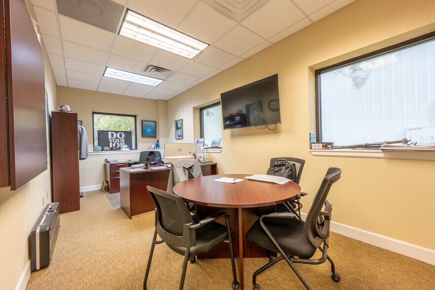 More Photos Of 6380 Phillips Hwy, Jacksonville Office For Lease