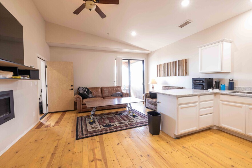 More Photos Of 677 E Mingus Ave, Cottonwood Loft Creative Space For Sale