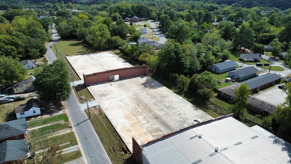 More Photos Of 1805 Boone St, Rocky Mount Warehouse For Lease
