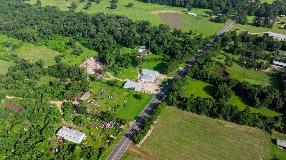 More Photos Of 2524 US Highway 96 N, Center Warehouse For Sale