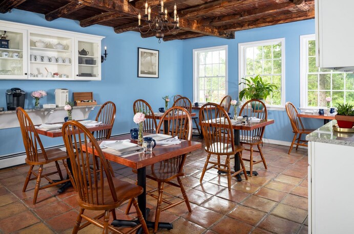 More Photos Of 15 Locke St, Kennebunkport Hospitality For Sale