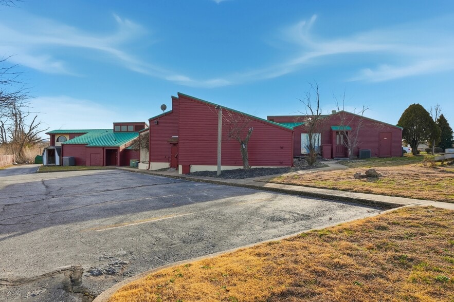 More Photos Of 1102-1108 Poplar Pl, Rogers Medical For Lease