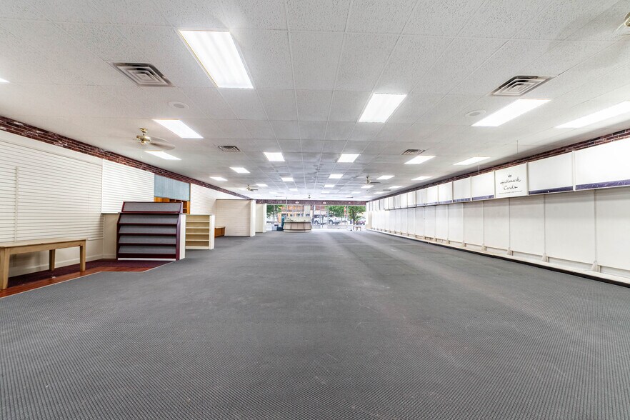 More Photos Of 500 W Reed St, Moberly Storefront For Lease