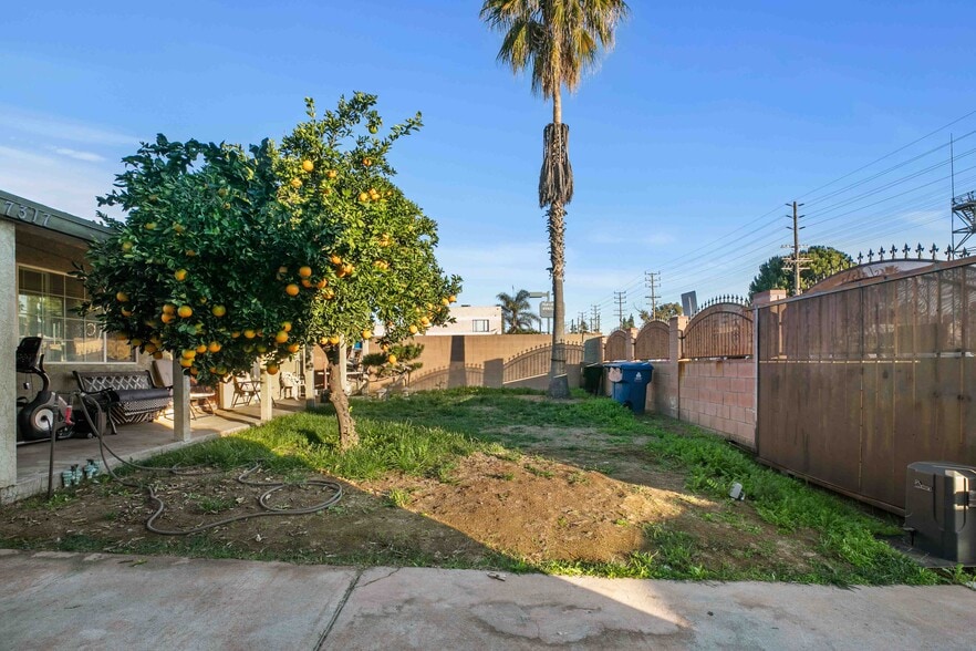 More Photos Of 7317 Clybourn Ave, Sun Valley Contractor Storage Yard For Sale