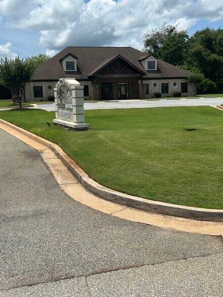 Primary Photo Of 128 Tommy Stalnaker Dr, Warner Robins Office For Sale