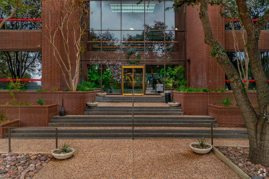More Photos Of 11550 W IH-10, San Antonio Office For Lease