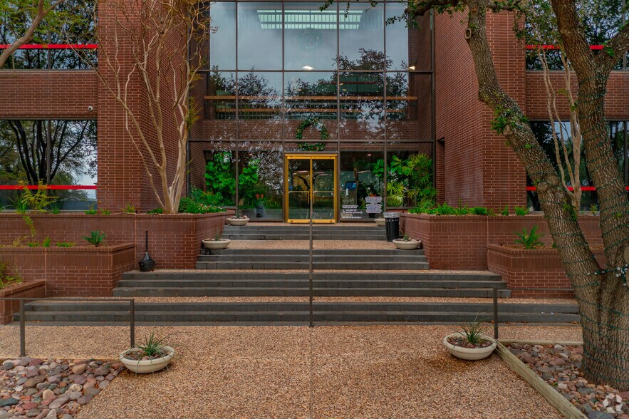 More Photos Of 11550 W IH-10, San Antonio Office For Lease